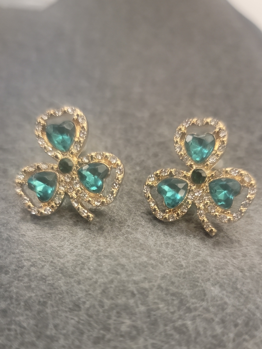 Fashion Jewelry Gold-Tone Clover Stud Earrings with Emerald Stones
